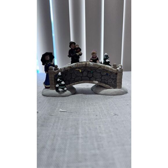 Holiday Time 2009 Traditional Vintage Collection Porcelain Family On Bridge - Picture 4 of 7